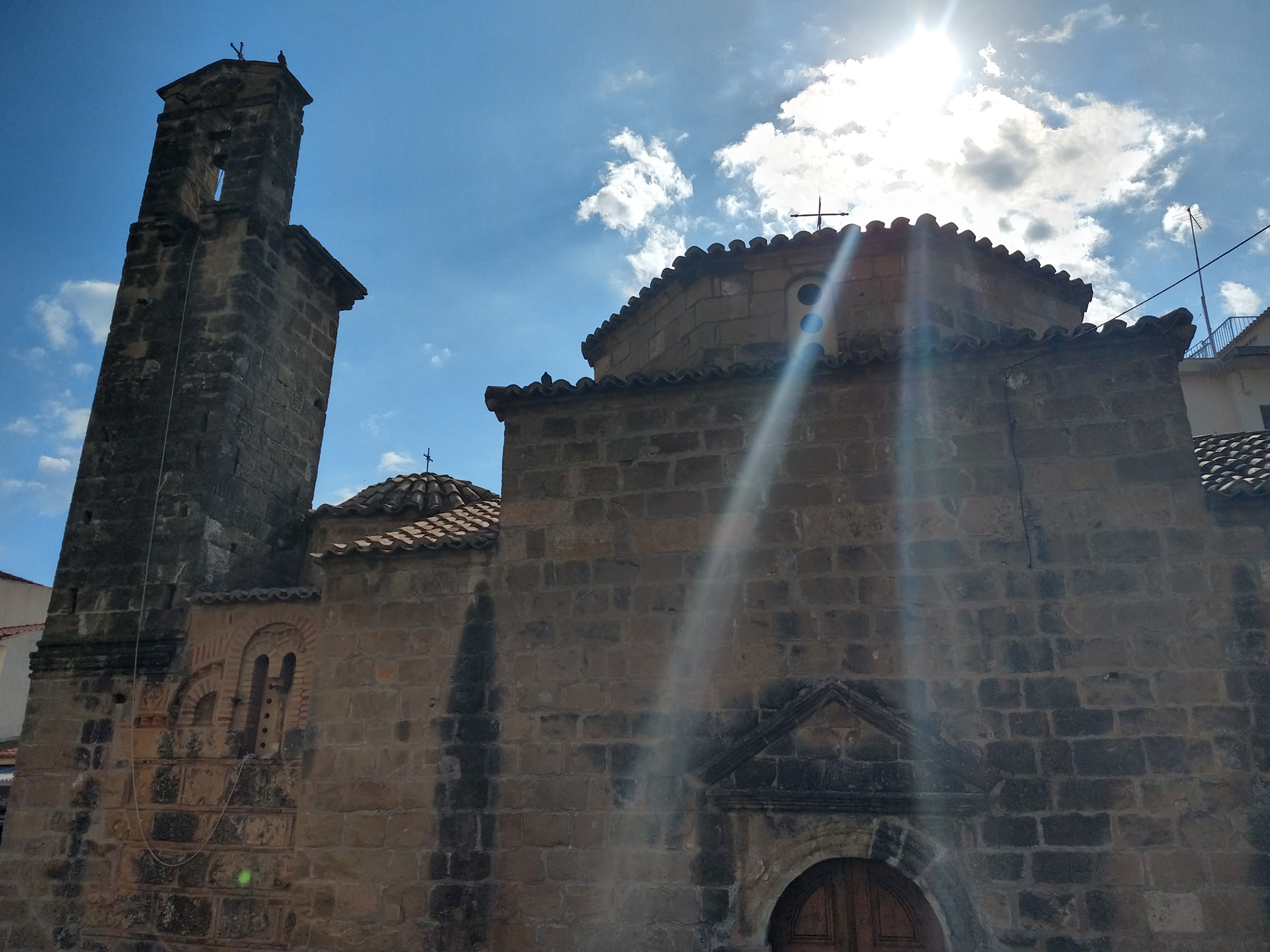Mehrere kleine Kirchen finden sich zu Füßen der Burg von Kalamata