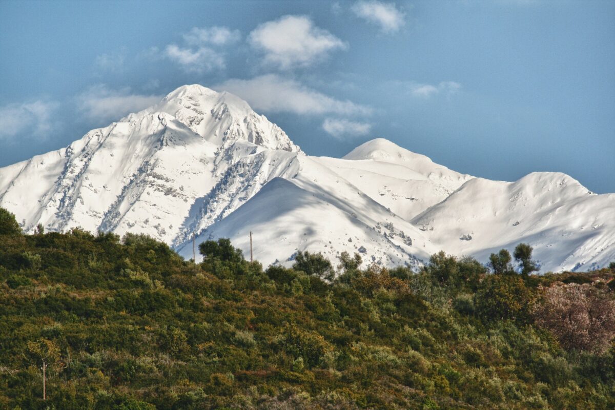 Die Gipfel des Taygetos-Gebirges im Winter